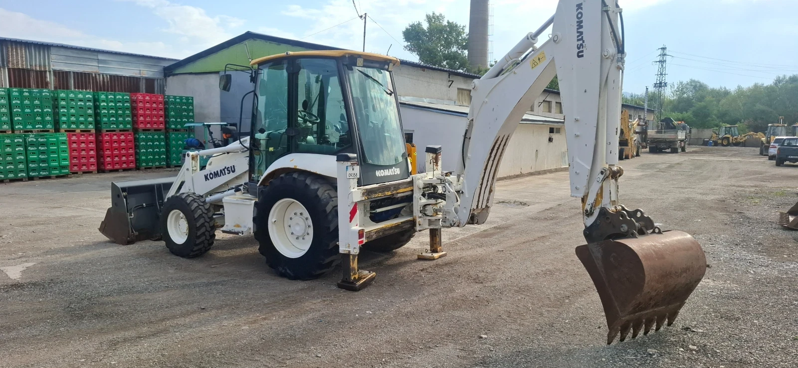 Багер Komatsu WB93R , снимка 4 - Индустриална техника - 55982652