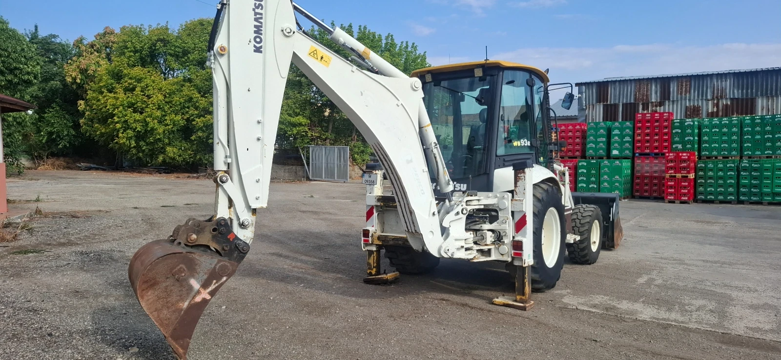 Багер Komatsu WB93R , снимка 3 - Индустриална техника - 55982652