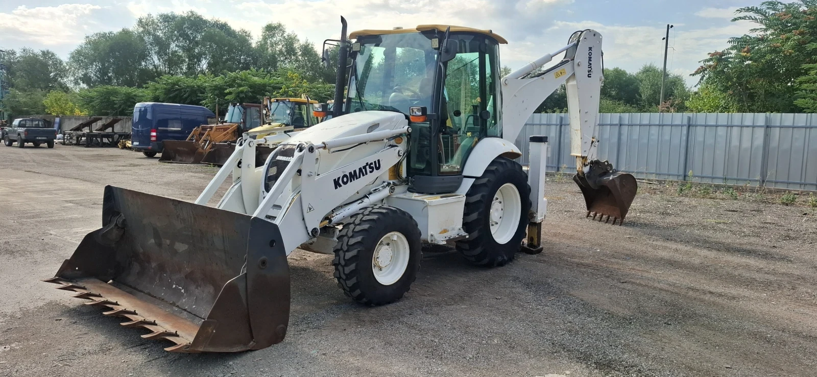 Багер Komatsu WB93R 