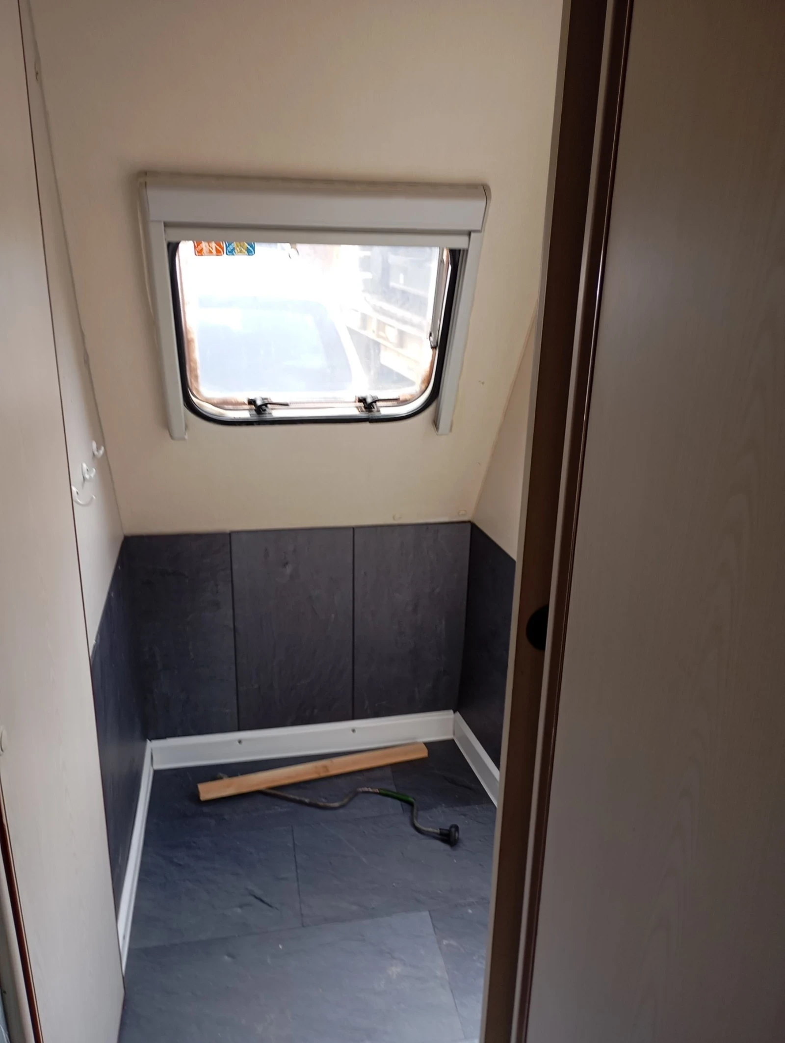 Каравана Knaus 1504, снимка 12 - Каравани и кемпери - 54173347