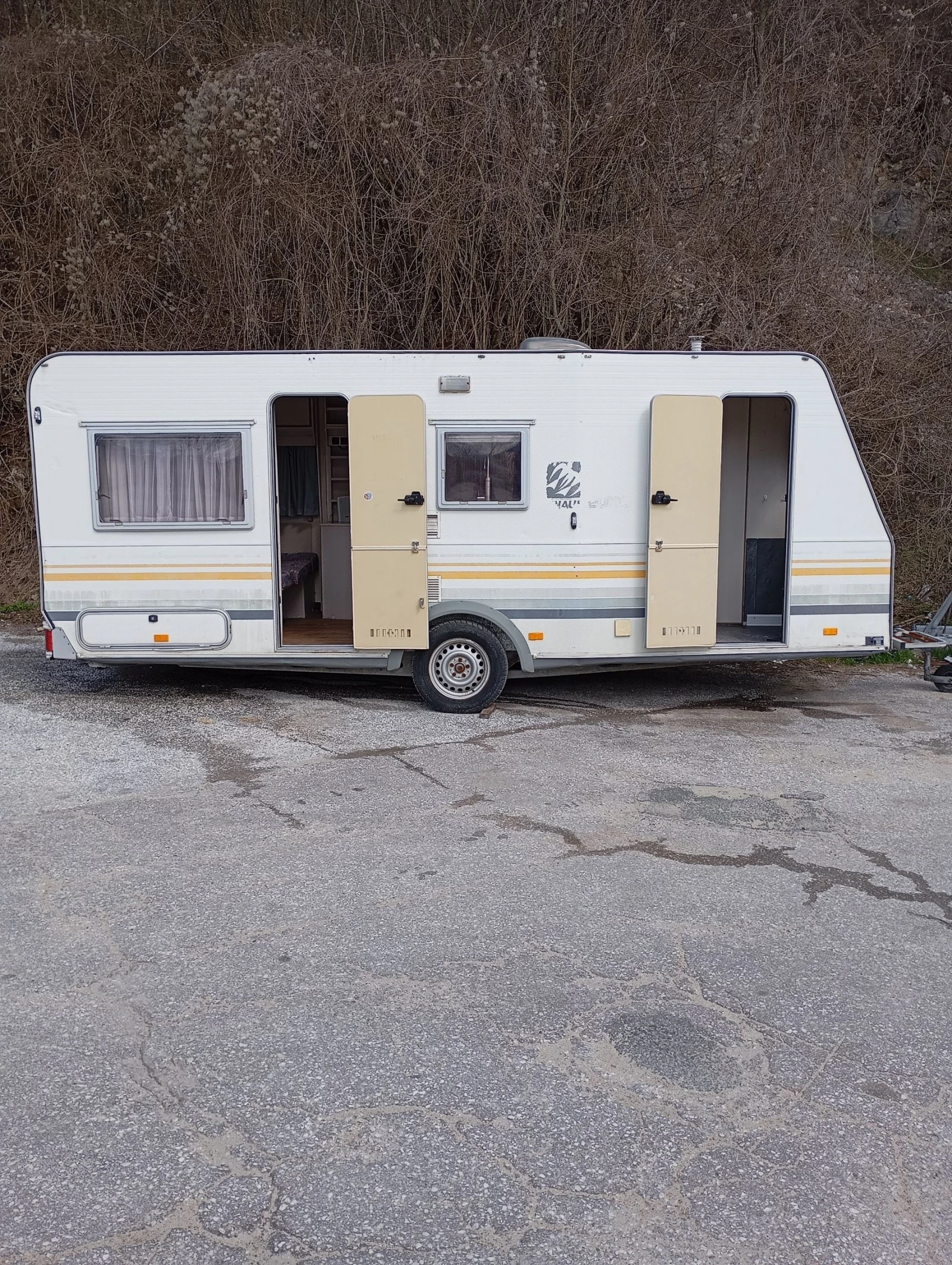 Каравана Knaus 1504, снимка 5 - Каравани и кемпери - 54173347