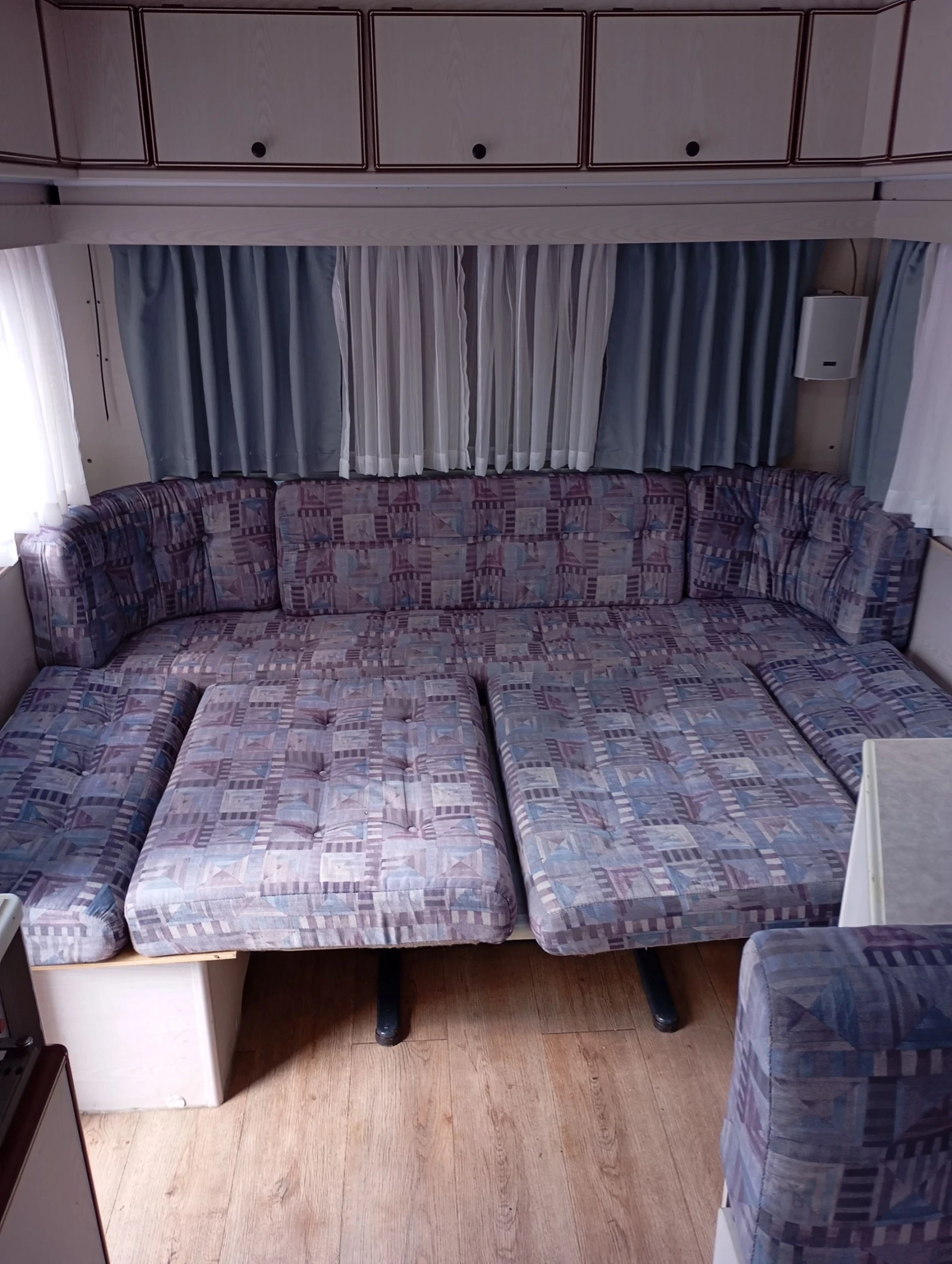 Каравана Knaus 1504, снимка 3 - Каравани и кемпери - 54173347