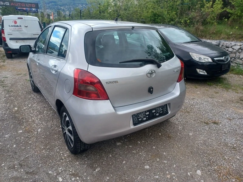 Toyota Yaris 1.0, снимка 5 - Автомобили и джипове - 47929379