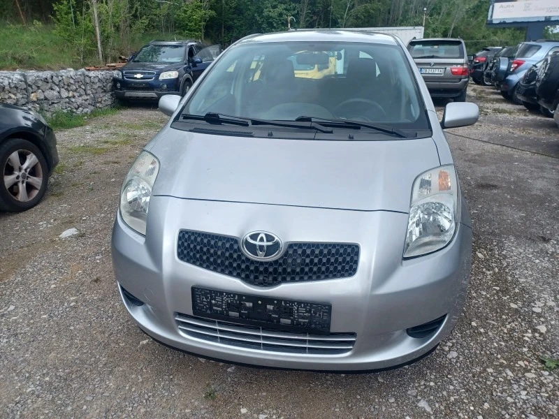 Toyota Yaris 1.0, снимка 1 - Автомобили и джипове - 47929379