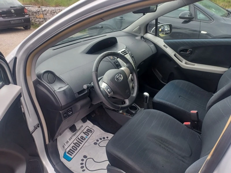 Toyota Yaris 1.0, снимка 7 - Автомобили и джипове - 47929379