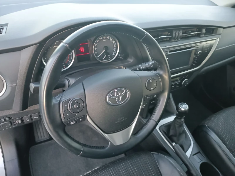 Toyota Auris 1.6i 132kc 124000km LUXURY NEW !!!, снимка 6 - Автомобили и джипове - 47599084