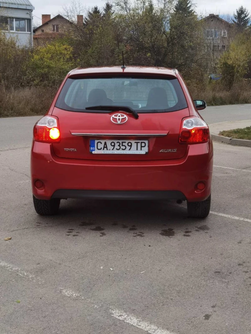 Toyota Auris 1.33i FACELIFT, снимка 4 - Автомобили и джипове - 48131011