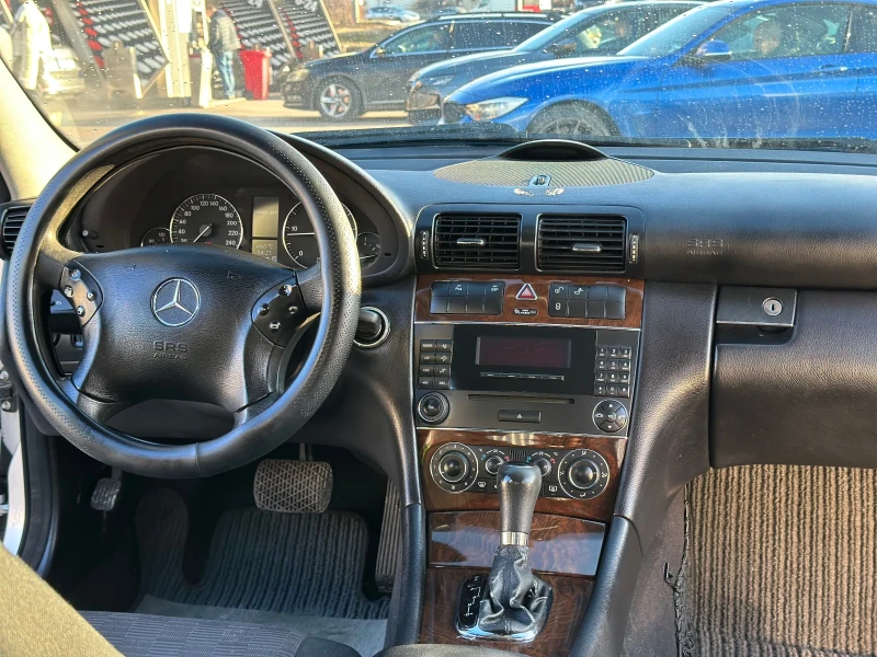 Mercedes-Benz C 200 Clasic, снимка 9 - Автомобили и джипове - 49349522