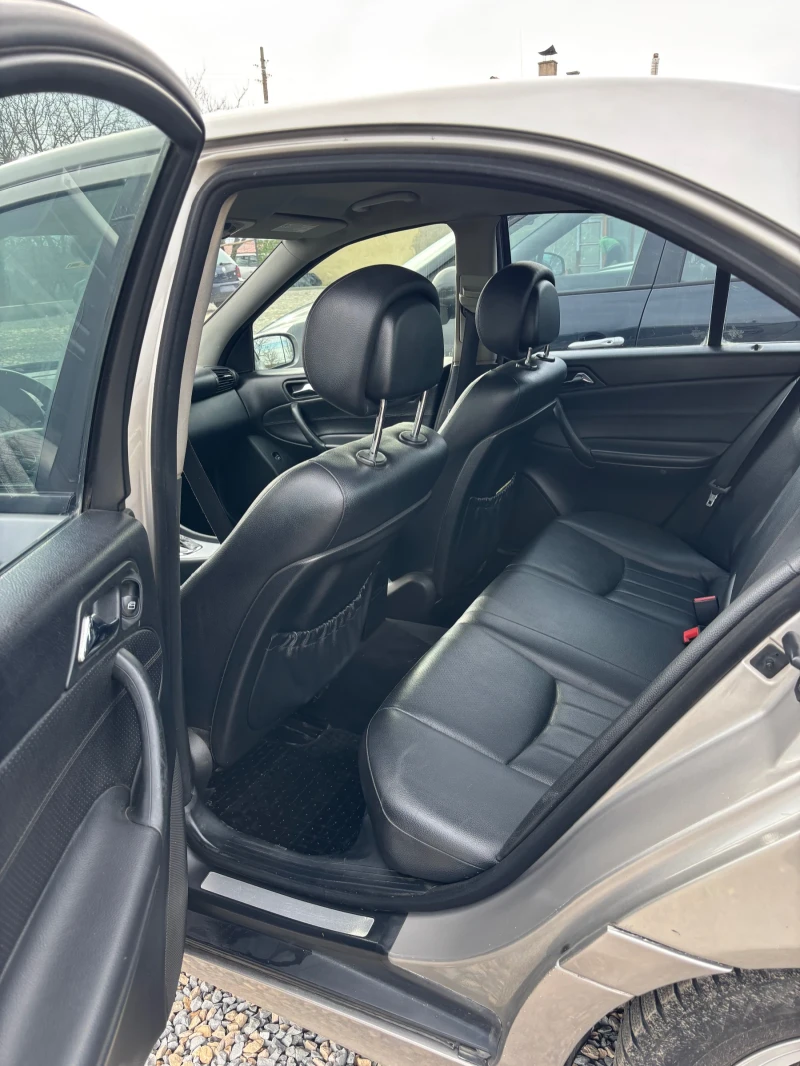 Mercedes-Benz C 220, снимка 12 - Автомобили и джипове - 53269733