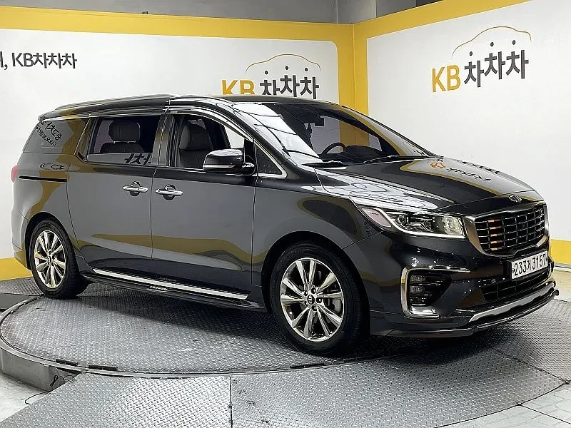Kia Carnival 3.3 7-Seater Limousine President