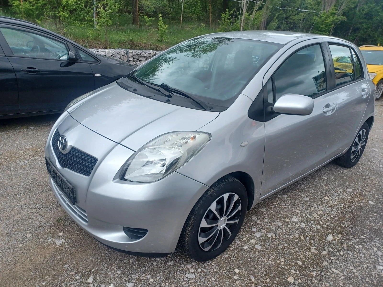 Toyota Yaris 1.0 - изображение 2