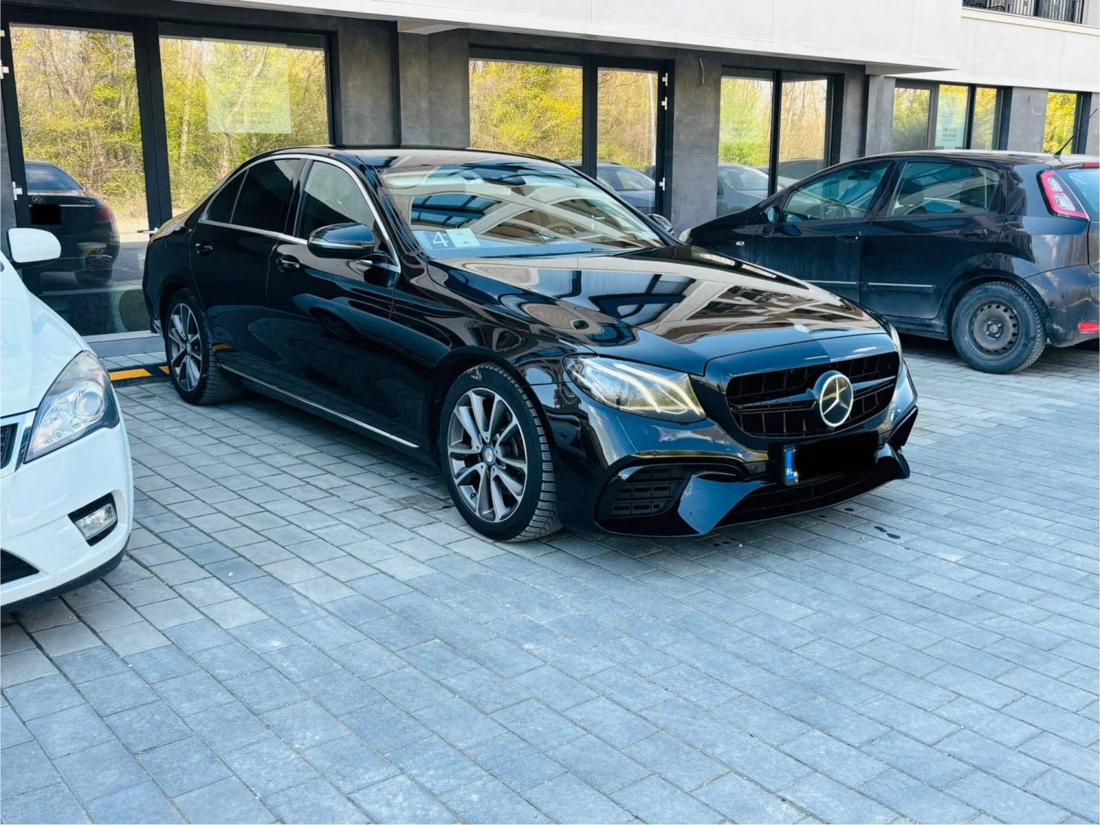 Mercedes-Benz E 220 Avantgarde AMG - изображение 3