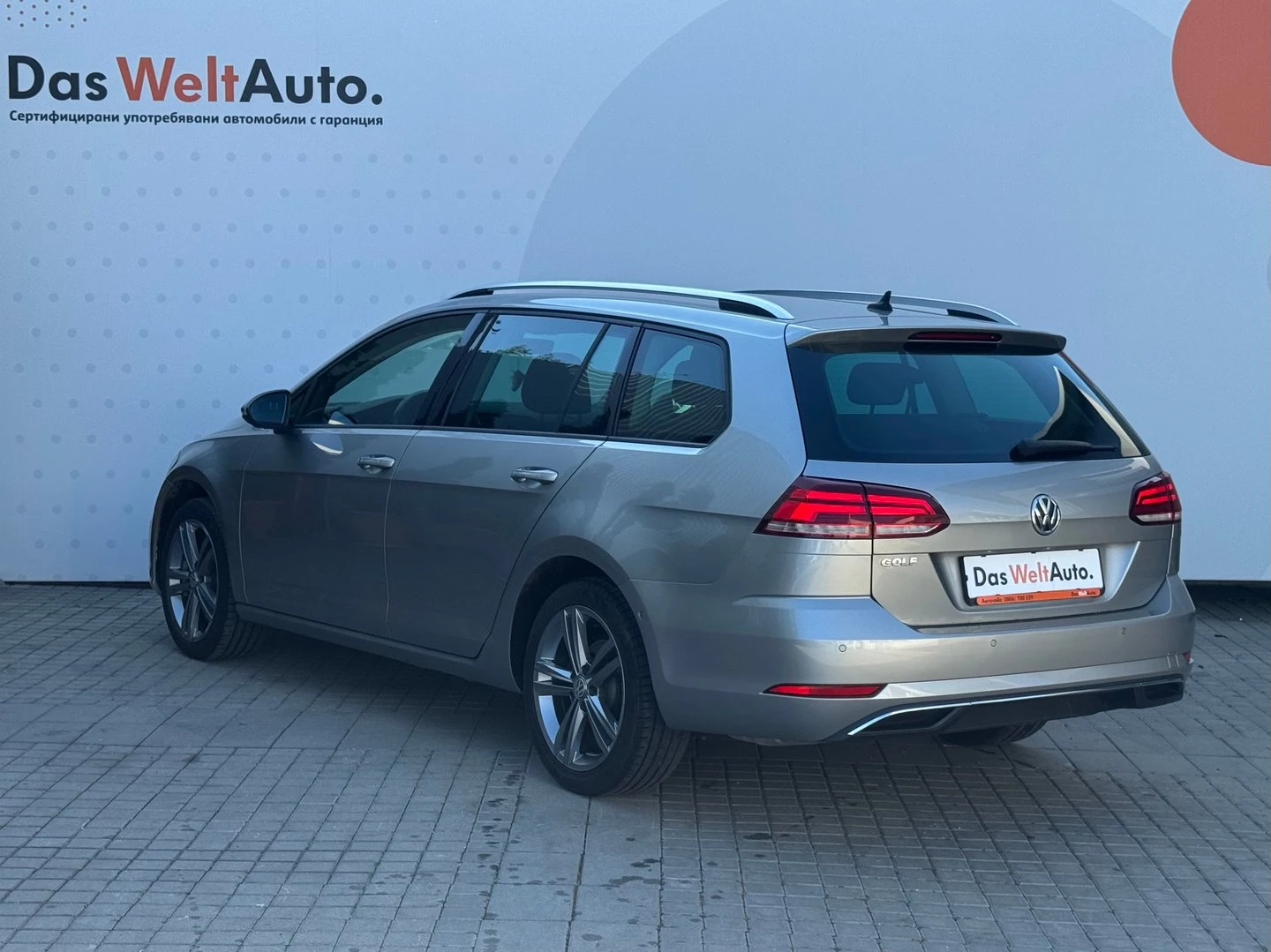 VW Golf Variant Comfortline 2.0TDI BMT - изображение 4
