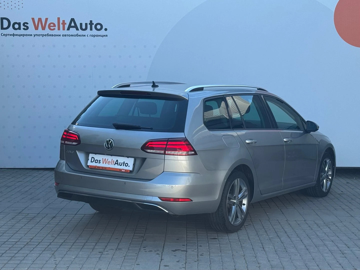 VW Golf Variant Comfortline 2.0TDI BMT - изображение 3