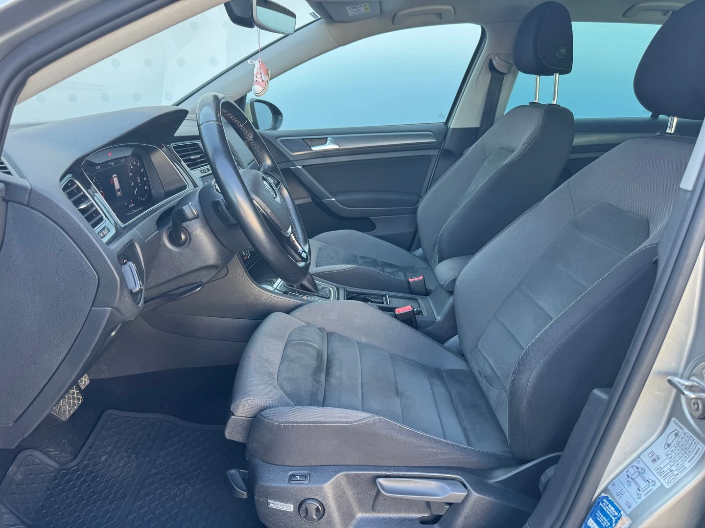 VW Golf Variant Comfortline 2.0TDI BMT - изображение 5