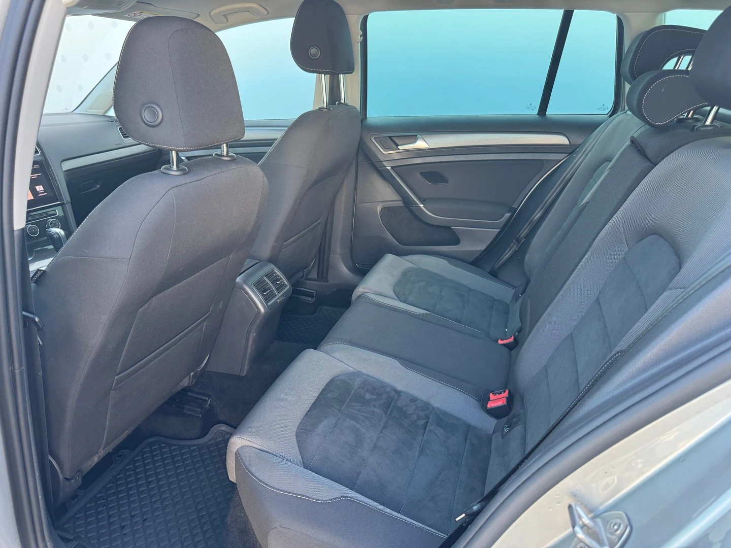 VW Golf Variant Comfortline 2.0TDI BMT - изображение 7