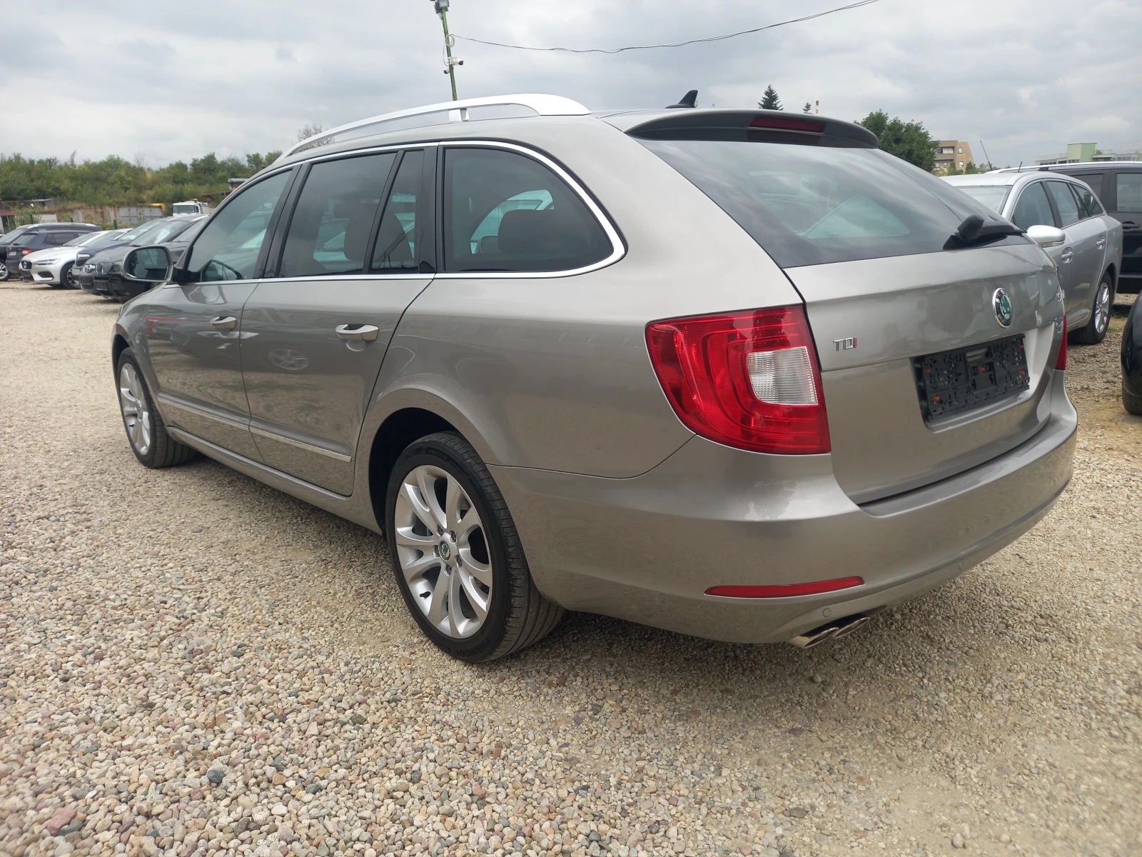 Skoda Superb 2.0 тди, Кожа биксенон - изображение 6