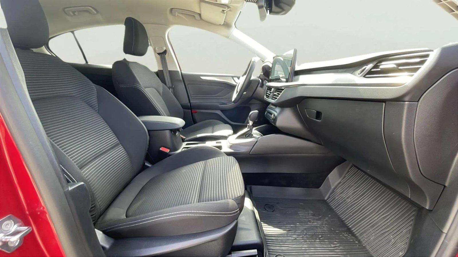 Ford Focus 1.0 EcoBoost mHEV - изображение 9