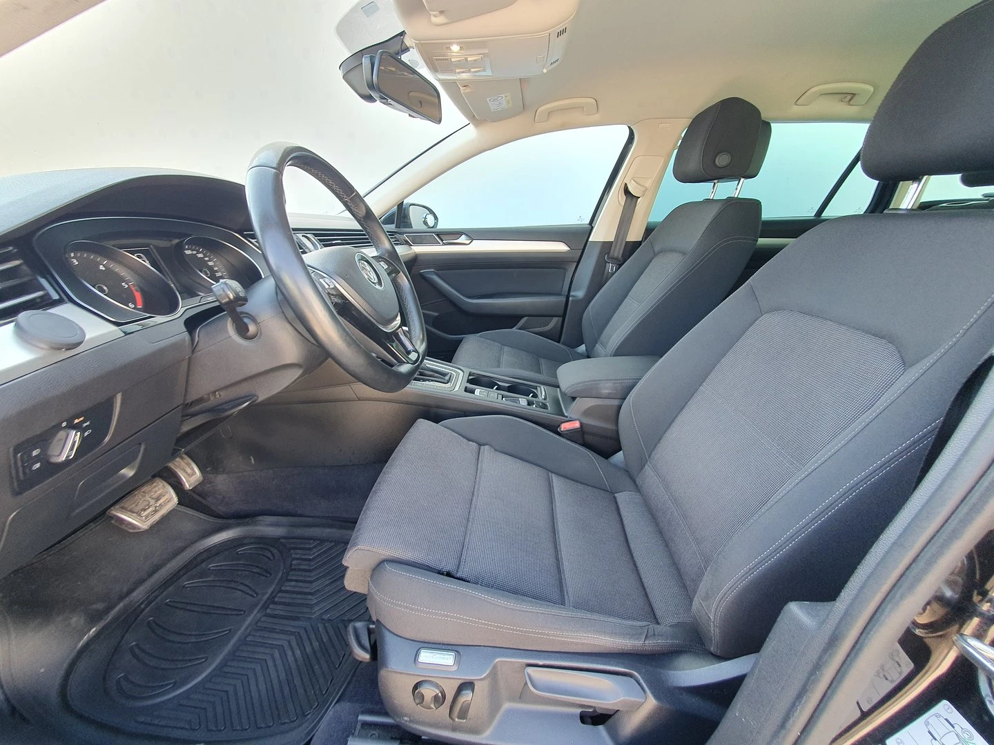 VW Passat Comfortline 2.0TDI BMT - изображение 4