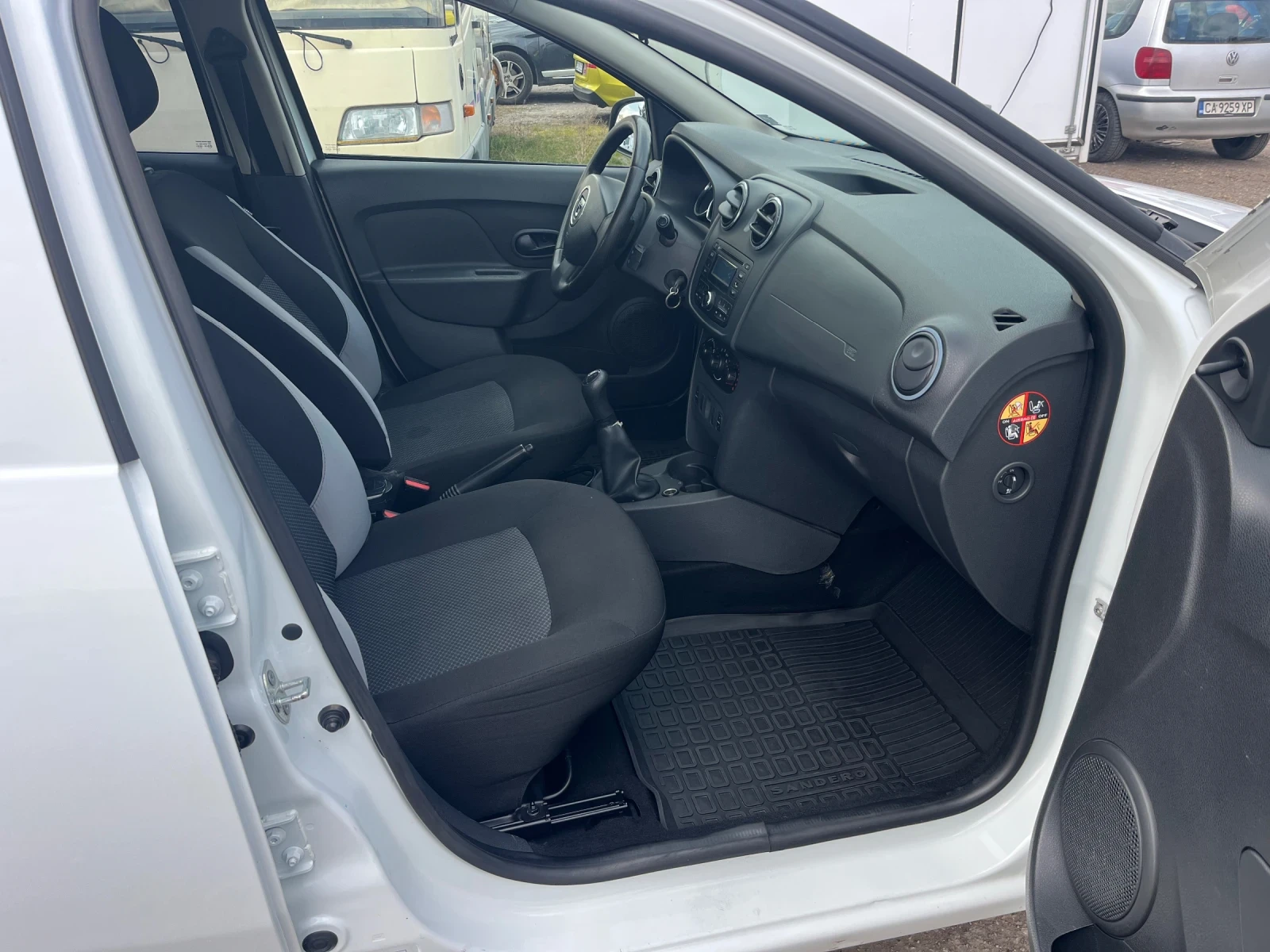 Dacia Sandero 1.2 Бензи Газ с ДДС, снимка 3 - Автомобили и джипове - 53985166