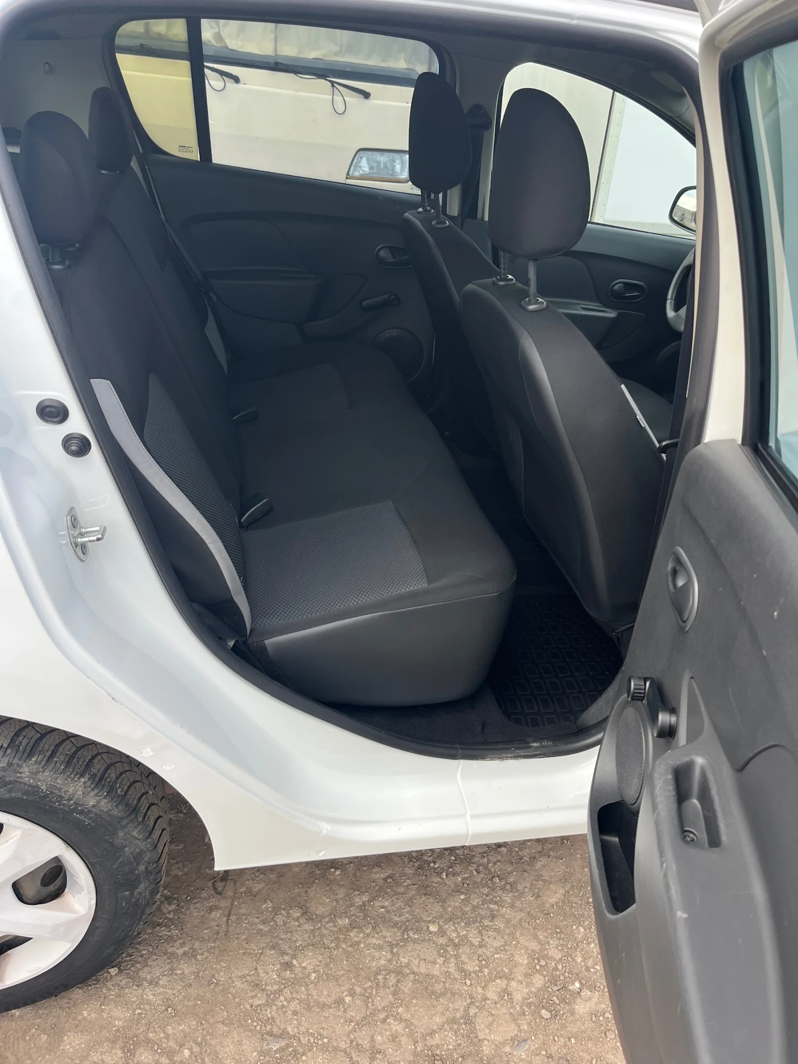 Dacia Sandero 1.2 Бензи Газ с ДДС, снимка 5 - Автомобили и джипове - 53985166