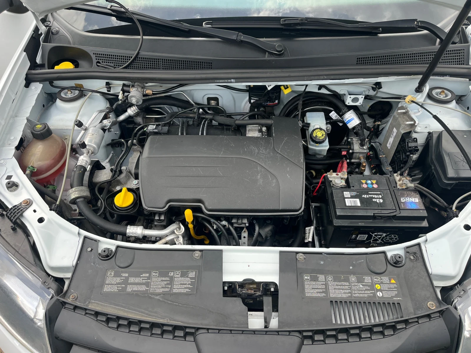 Dacia Sandero 1.2 Бензи Газ с ДДС, снимка 11 - Автомобили и джипове - 53985166