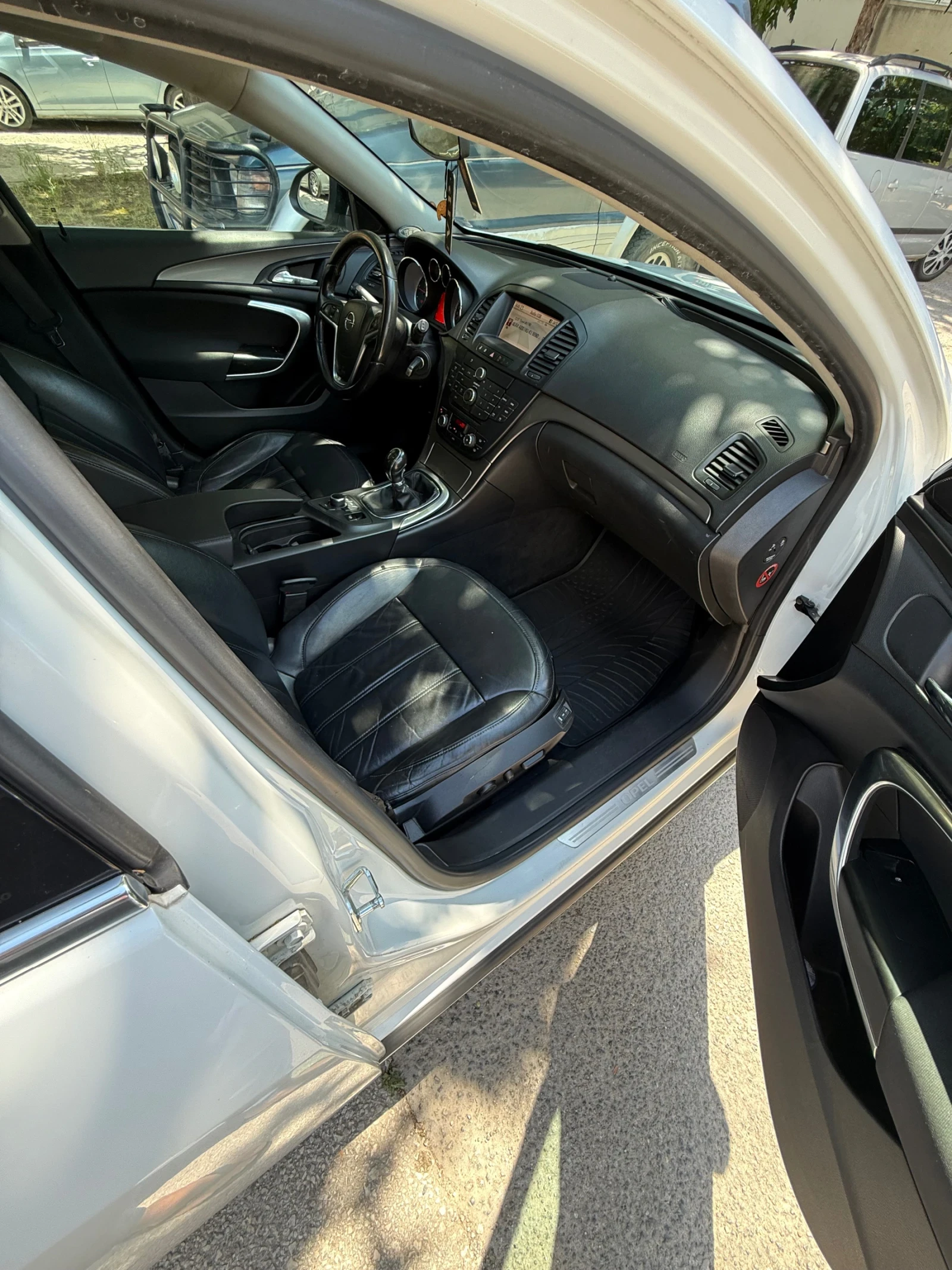 Opel Insignia, снимка 6 - Автомобили и джипове - 55011496