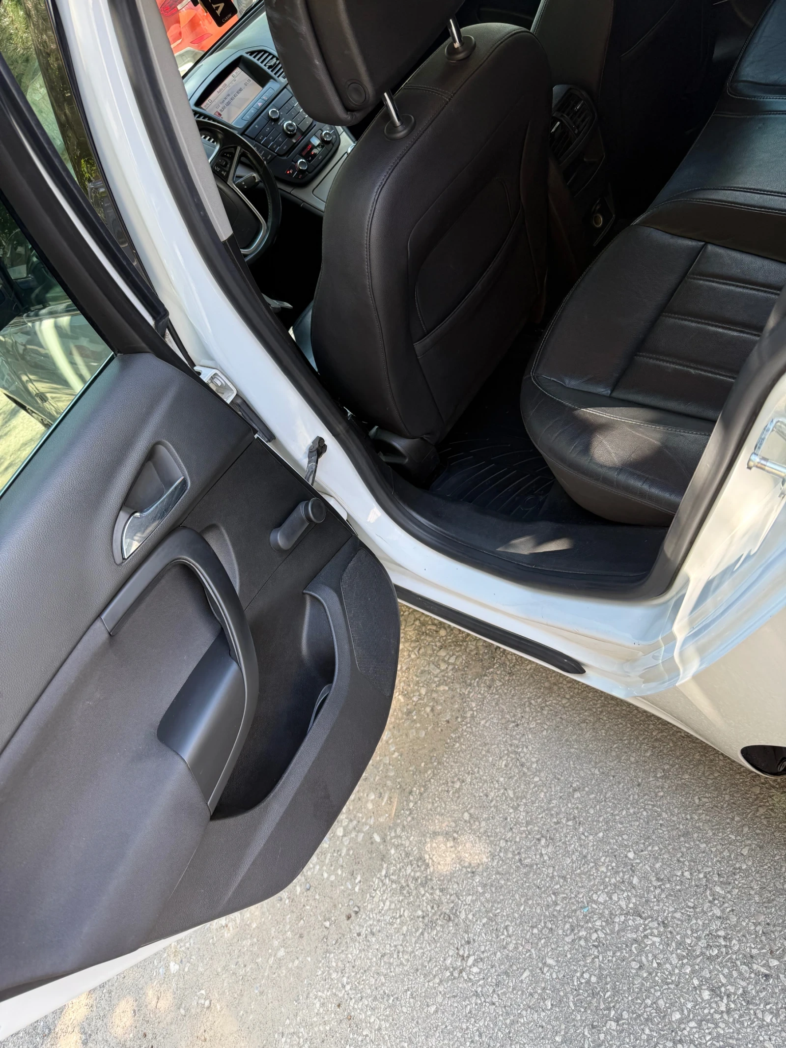Opel Insignia, снимка 3 - Автомобили и джипове - 55011496