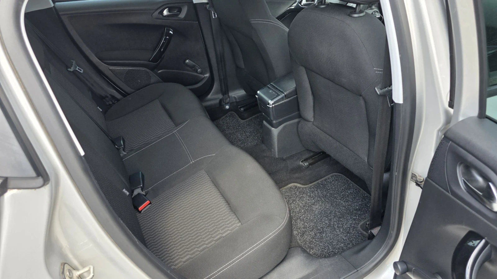 Peugeot 208, снимка 13 - Автомобили и джипове - 55586609
