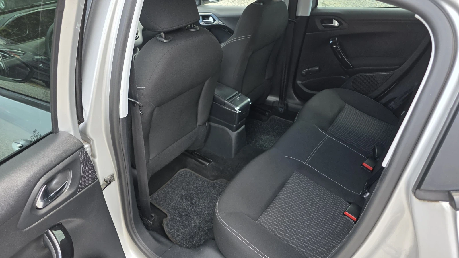Peugeot 208, снимка 11 - Автомобили и джипове - 55586609