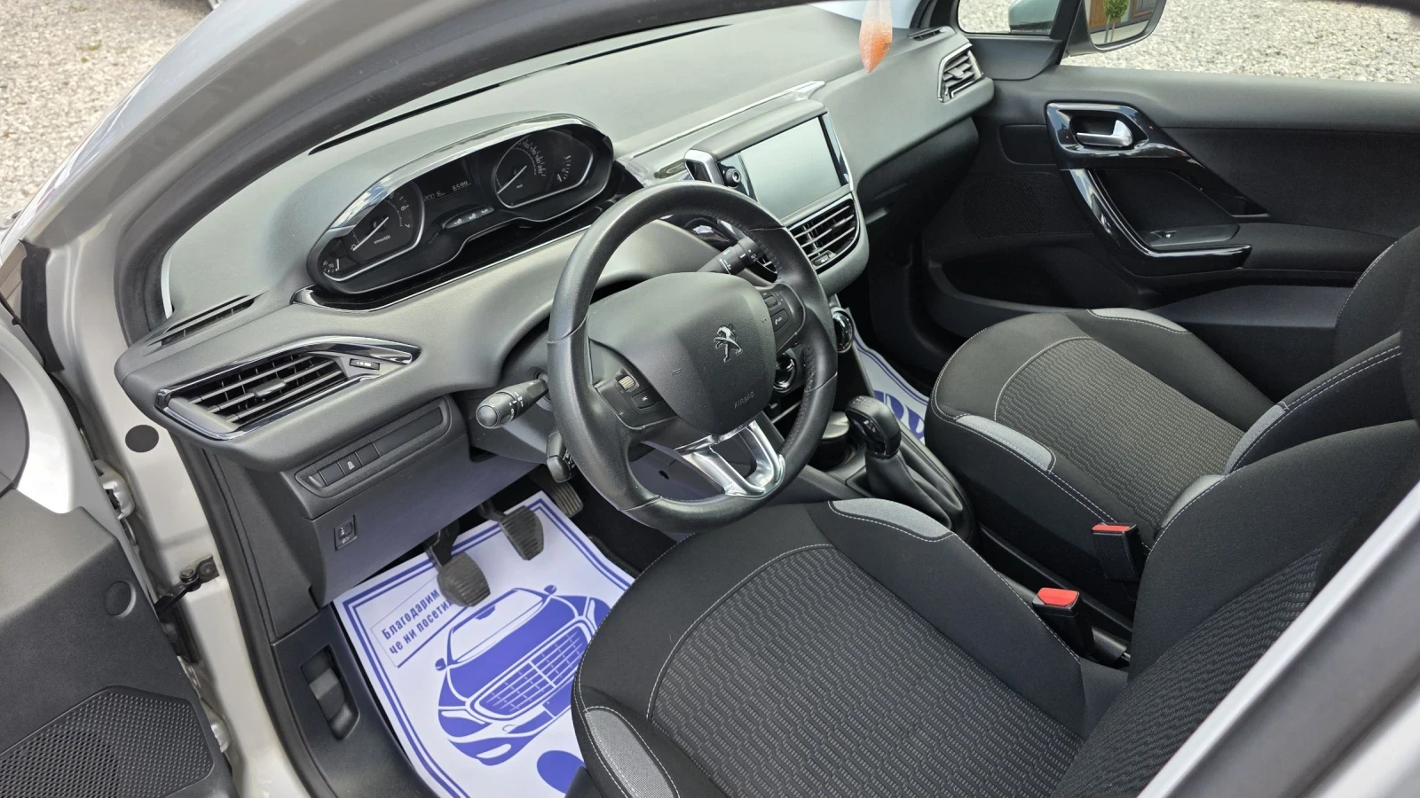 Peugeot 208, снимка 10 - Автомобили и джипове - 55586609