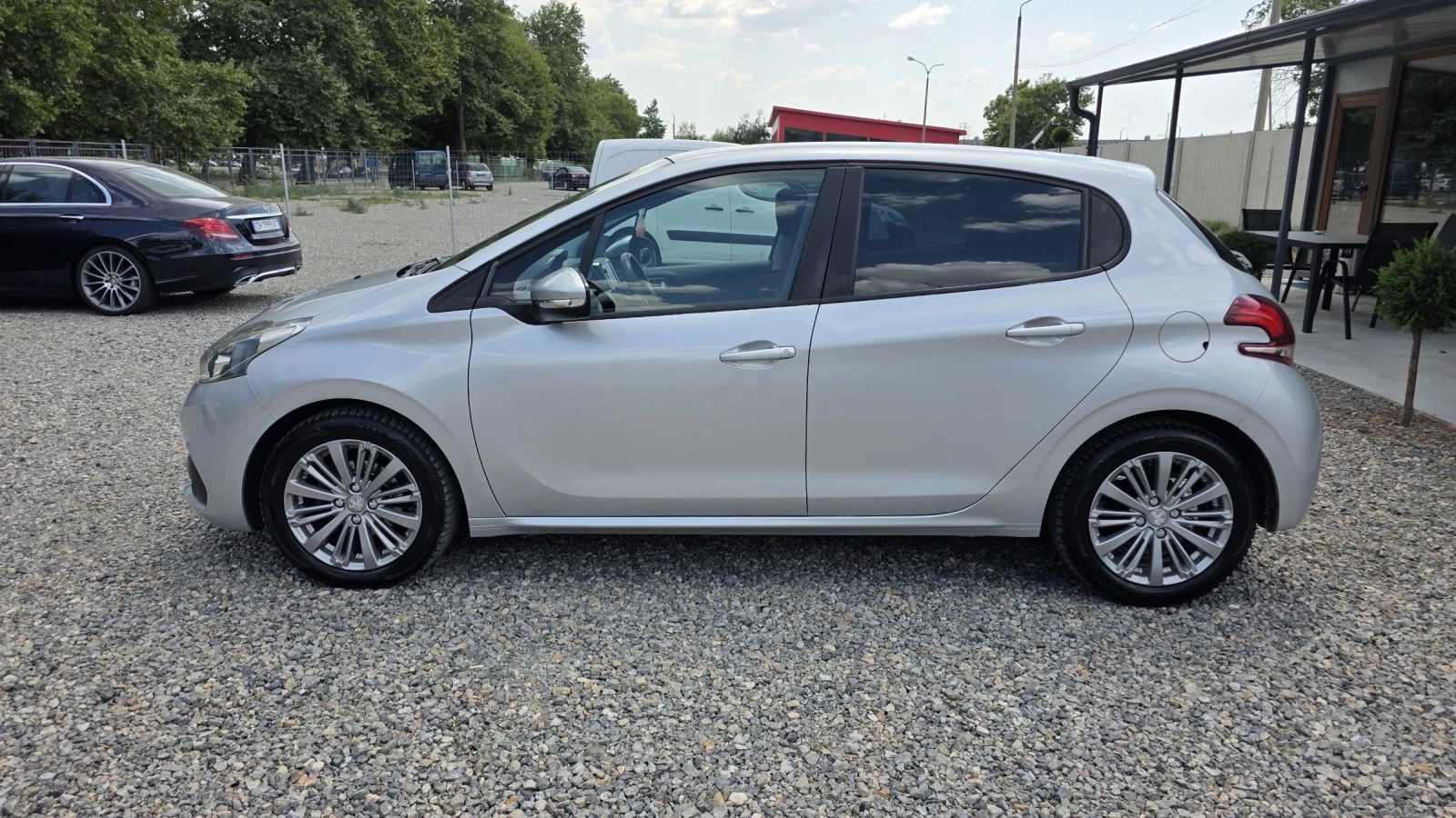 Peugeot 208, снимка 8 - Автомобили и джипове - 55586609