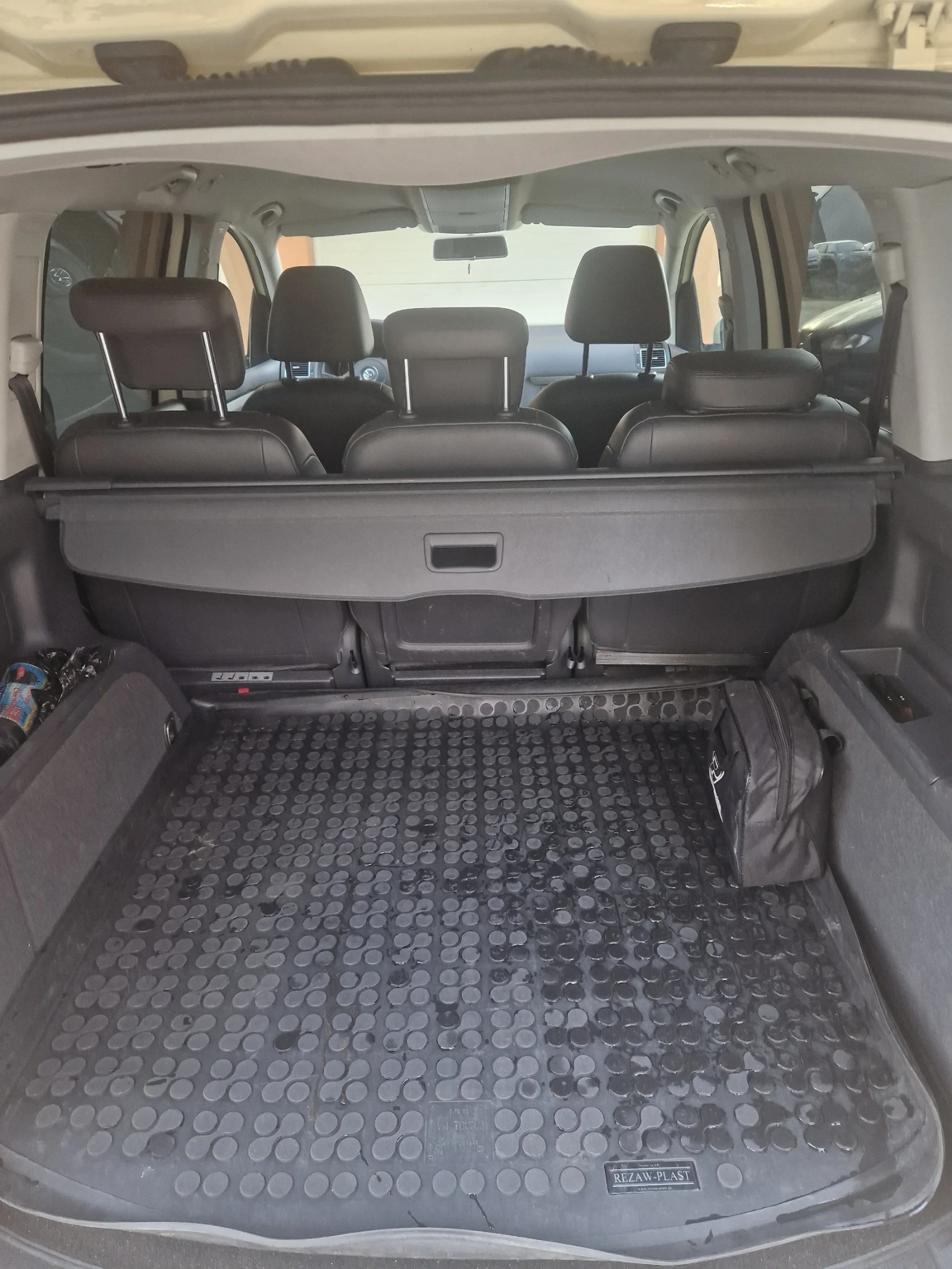 VW Touran, снимка 8 - Автомобили и джипове - 56527482