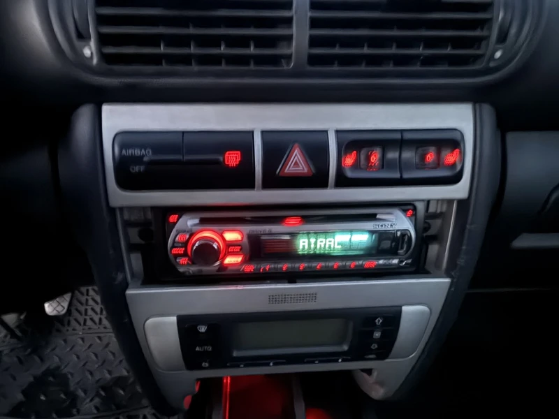 Seat Leon 1.9TDI 110hp Clima TipTop, снимка 2 - Автомобили и джипове - 52636912