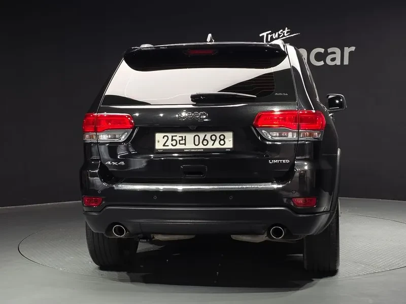 Jeep Cherokee 3.6 OVERLAND WK2, снимка 4 - Автомобили и джипове - 54930327