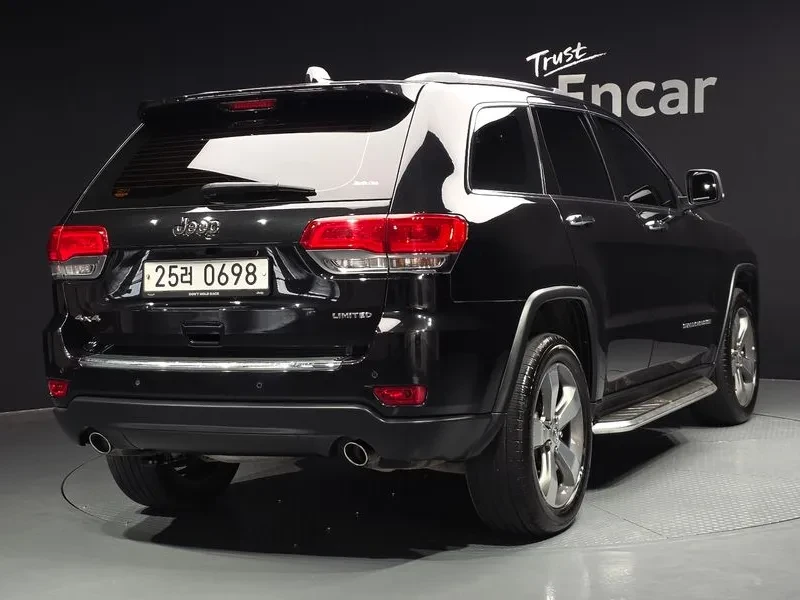 Jeep Cherokee 3.6 OVERLAND WK2, снимка 2 - Автомобили и джипове - 54930327