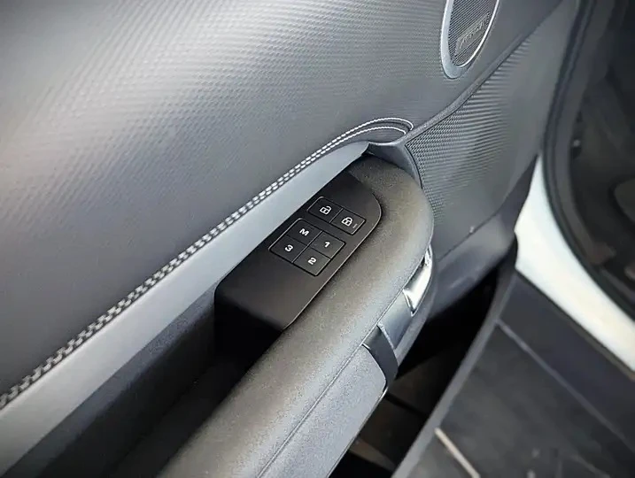 Land Rover Discovery Automatic, снимка 17 - Автомобили и джипове - 56012012