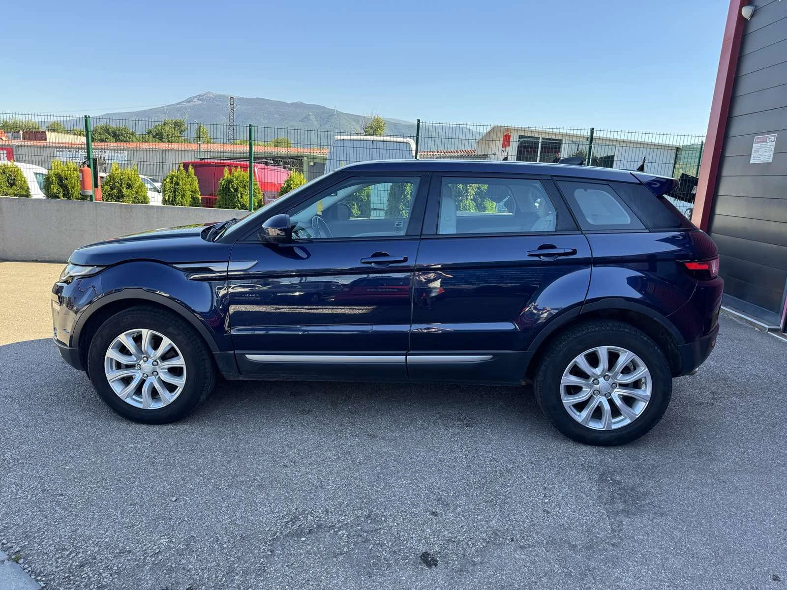 Land Rover Evoque  - изображение 4