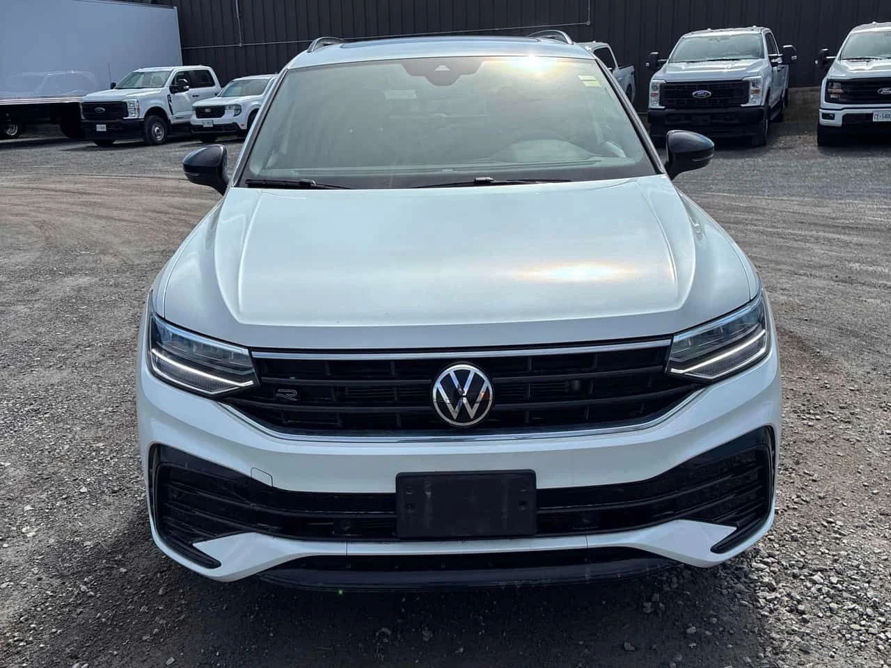 VW Tiguan * Comfortline R Line Black Edition* CARFAX* 2 КЛЮЧ, снимка 6 - Автомобили и джипове - 54152965
