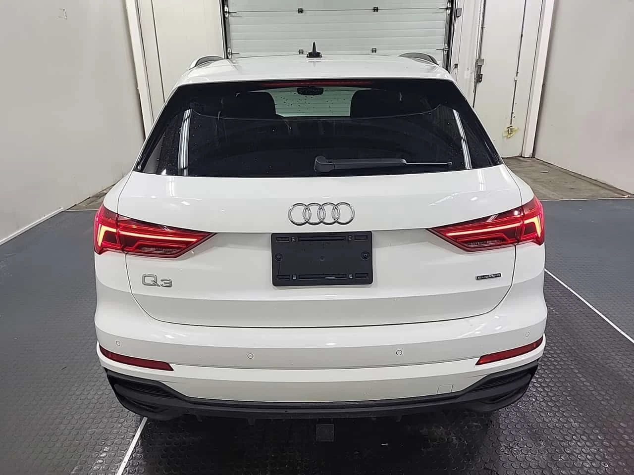 Audi Q3 TECHNIK| PANORAMA| ПОДГРЕВИ| ПАМЕТ| 2 КЛЮЧА, снимка 5 - Автомобили и джипове - 54369094