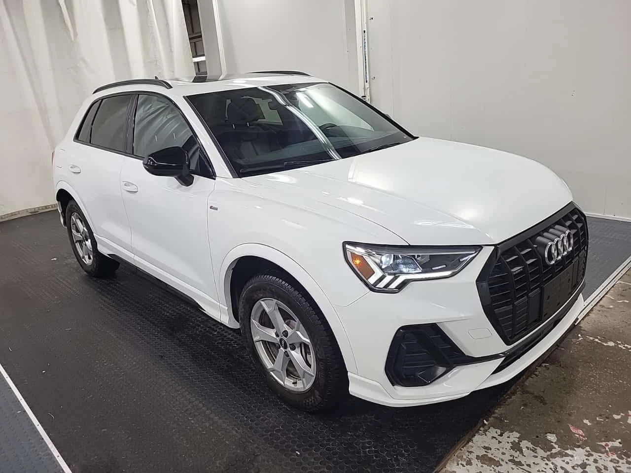 Audi Q3 TECHNIK| PANORAMA| ПОДГРЕВИ| ПАМЕТ| 2 КЛЮЧА, снимка 2 - Автомобили и джипове - 54369094