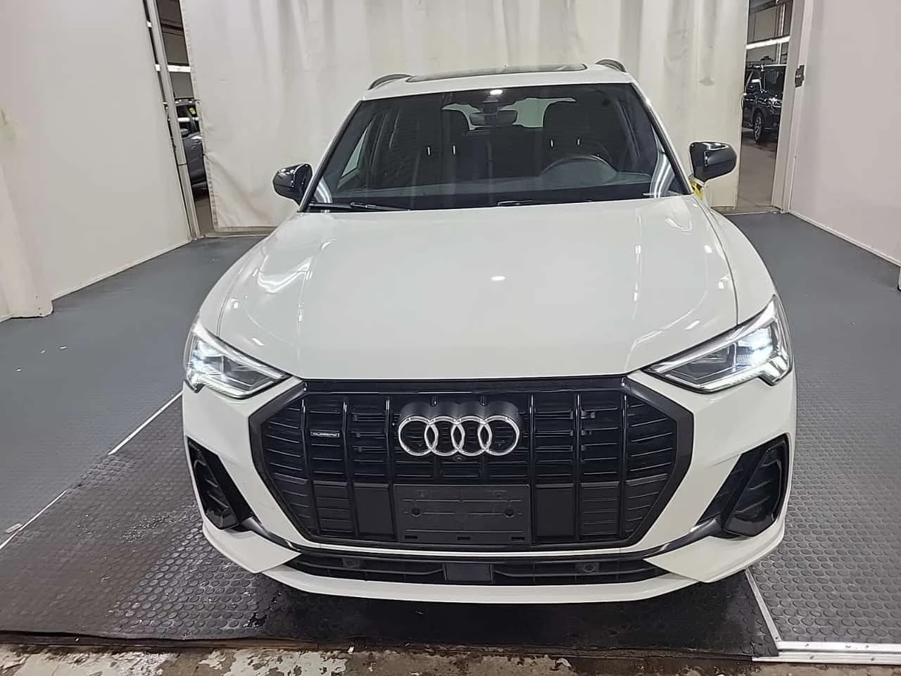 Audi Q3 TECHNIK| PANORAMA| ПОДГРЕВИ| ПАМЕТ| 2 КЛЮЧА, снимка 6 - Автомобили и джипове - 54369094