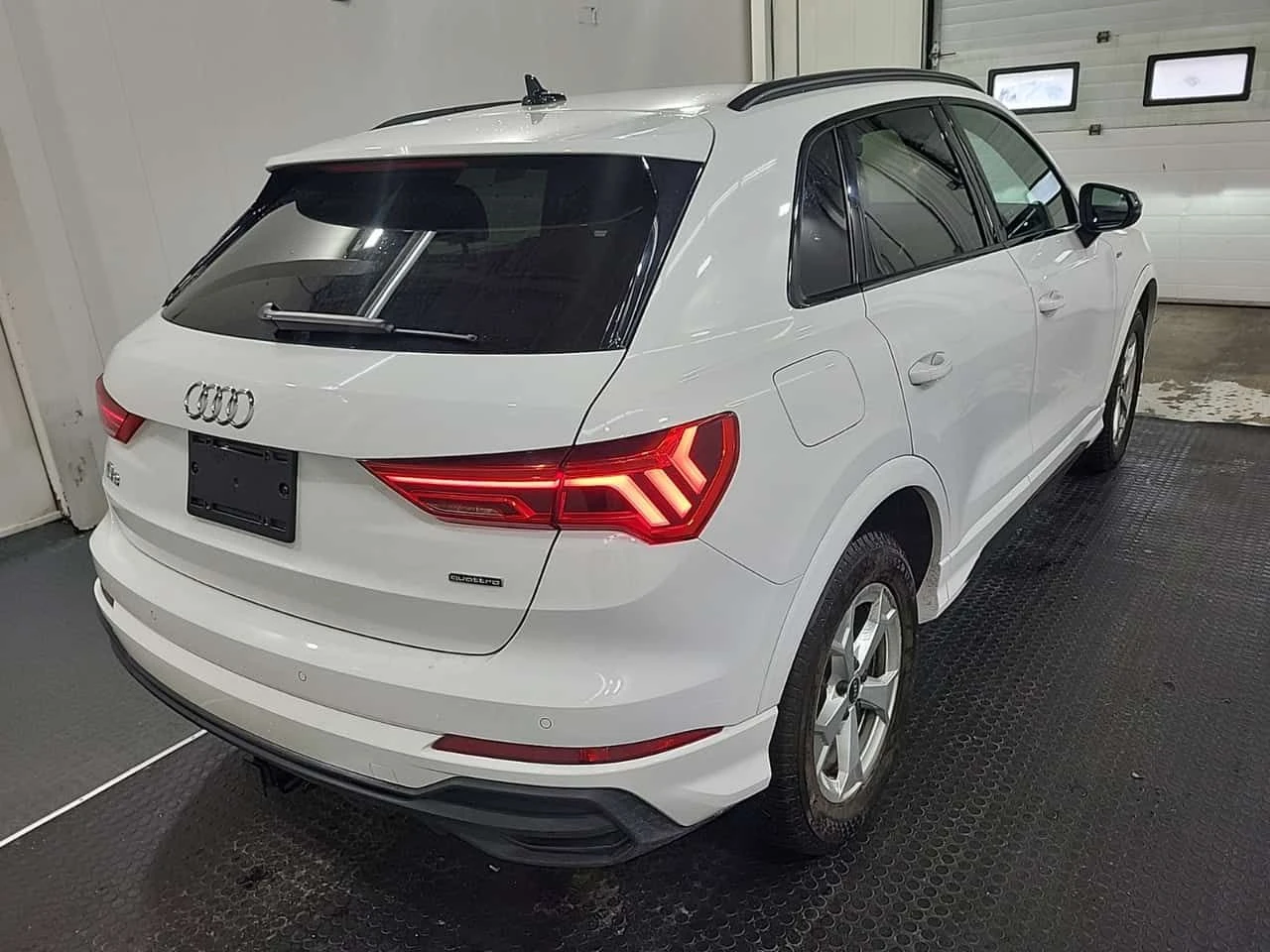 Audi Q3 TECHNIK| PANORAMA| ПОДГРЕВИ| ПАМЕТ| 2 КЛЮЧА, снимка 3 - Автомобили и джипове - 54369094