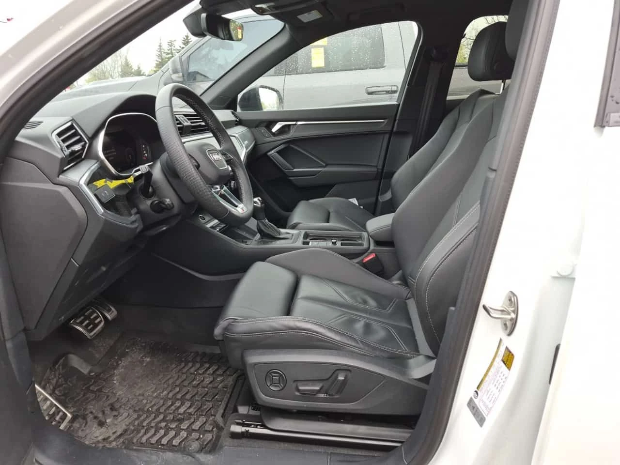 Audi Q3 TECHNIK| PANORAMA| ПОДГРЕВИ| ПАМЕТ| 2 КЛЮЧА, снимка 9 - Автомобили и джипове - 54369094