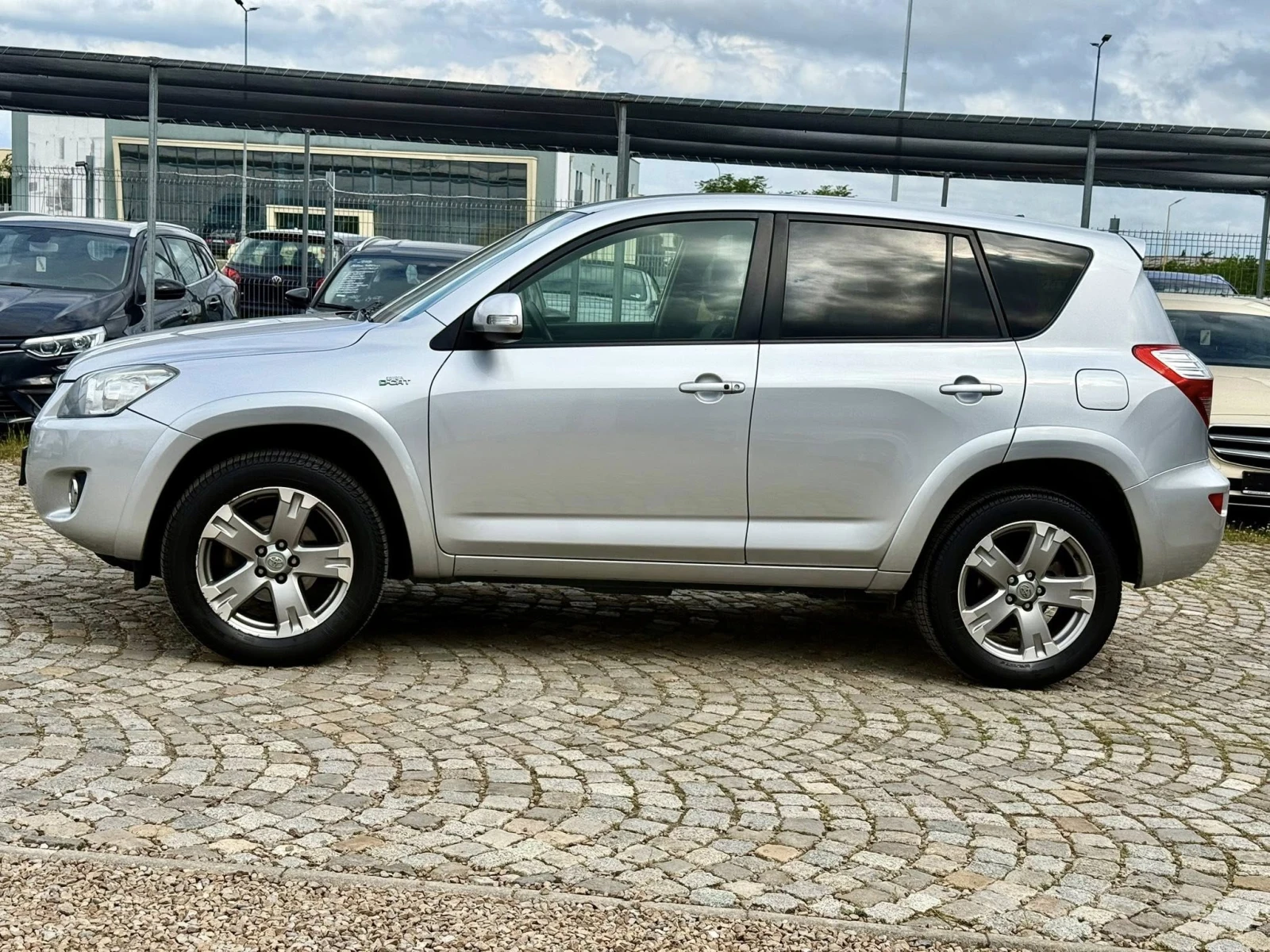 Toyota Rav4 2.2 4х4 АВТОМАТИК, снимка 2 - Автомобили и джипове - 54701902