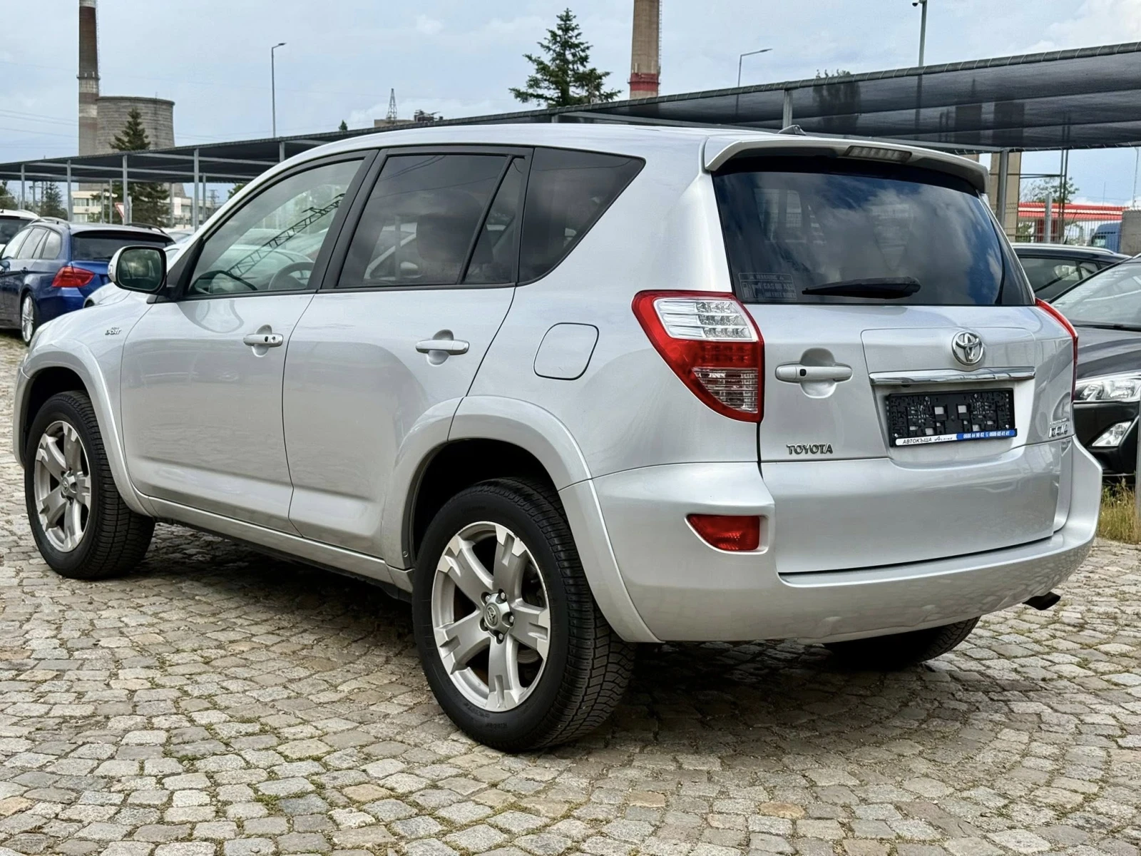 Toyota Rav4 2.2 4х4 АВТОМАТИК, снимка 3 - Автомобили и джипове - 54701902