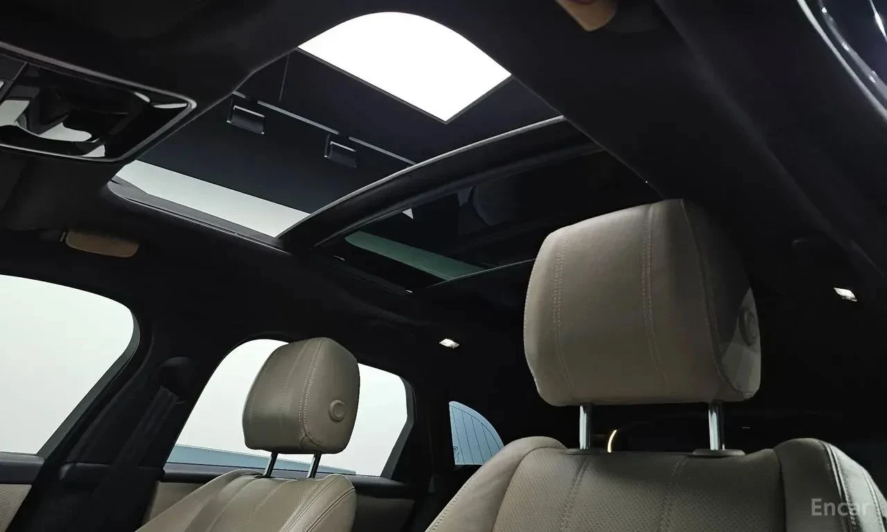 Land Rover Range Rover Velar, снимка 14 - Автомобили и джипове - 56727214