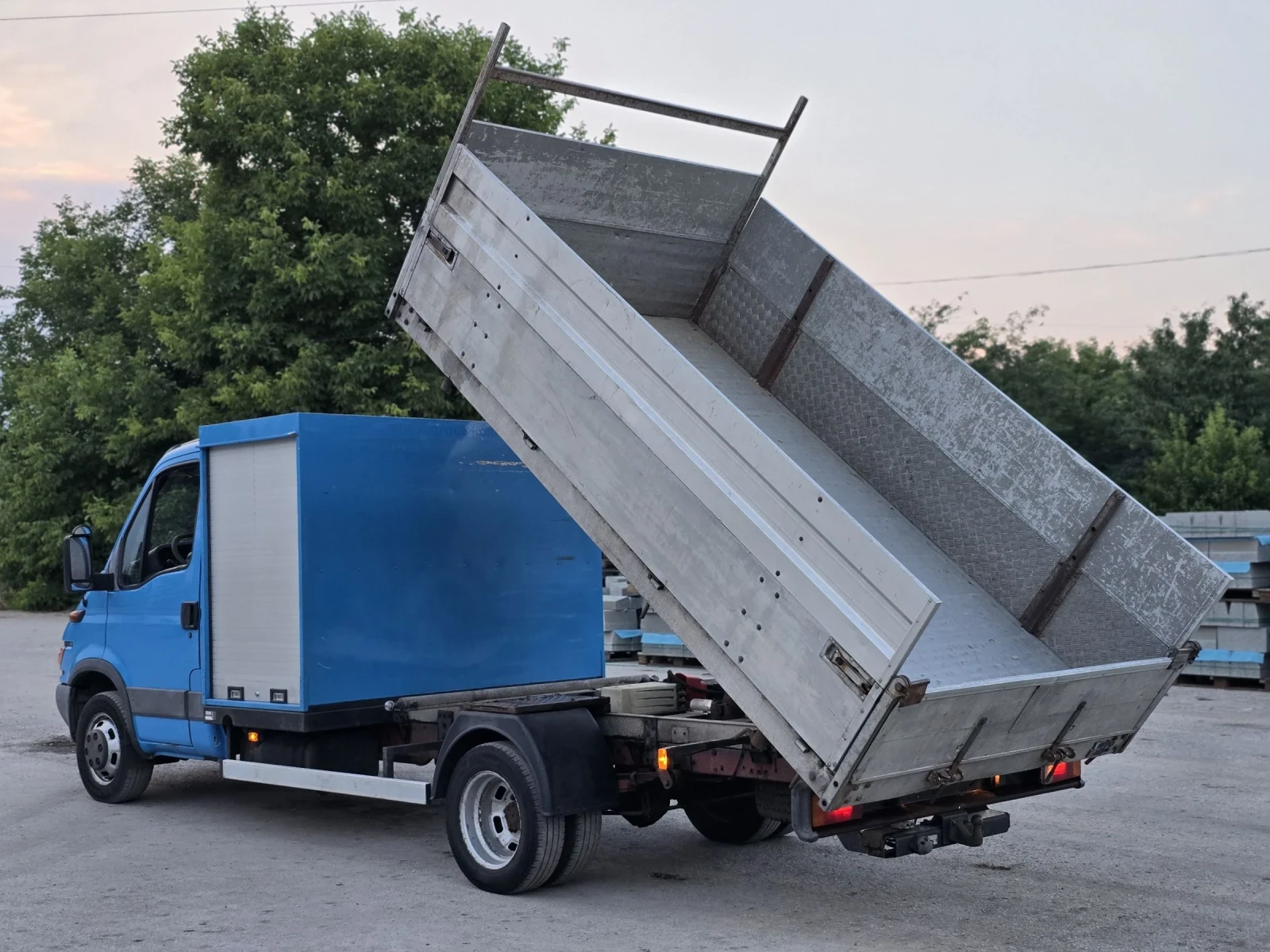 Iveco 4012 САМОСВАЛ ТРИСТРАНЕН - изображение 3