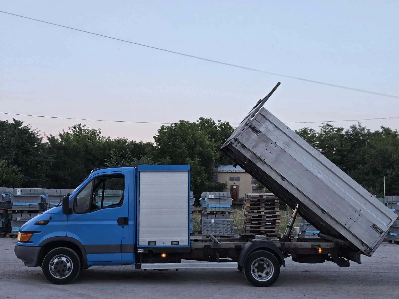 Iveco 4012 САМОСВАЛ ТРИСТРАНЕН - изображение 2