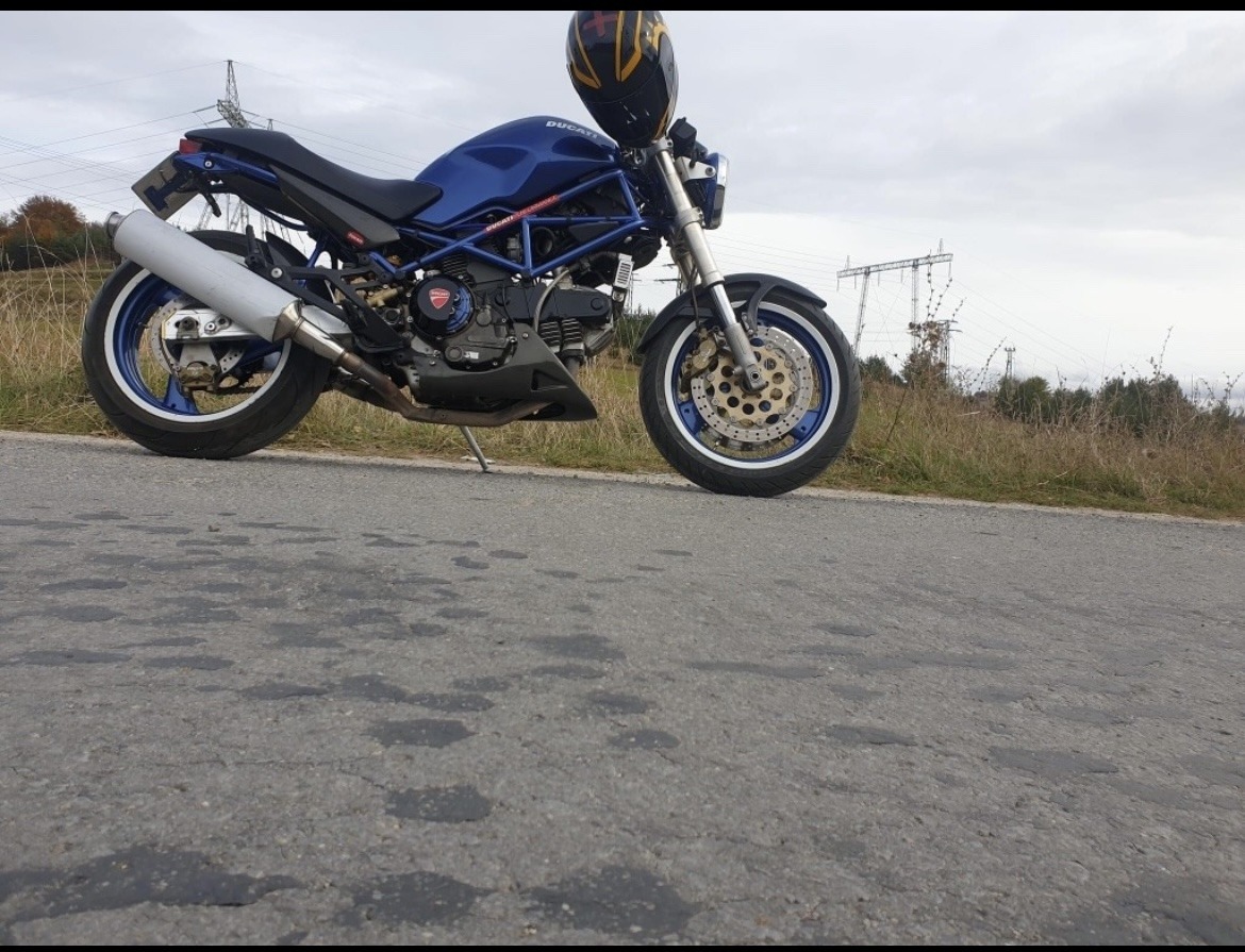 Ducati Monster 900 - изображение 1